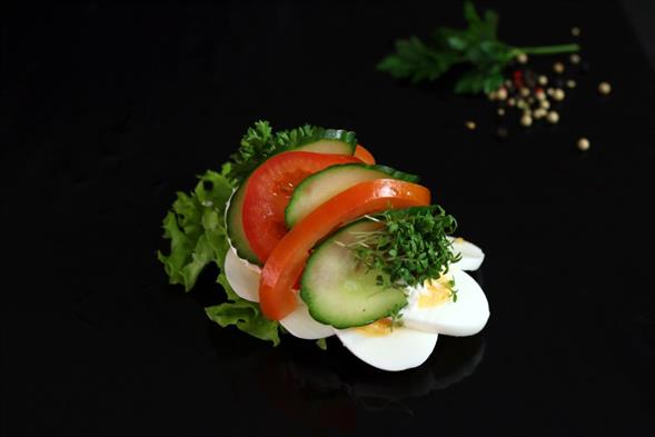 Æg og tomat med purløg