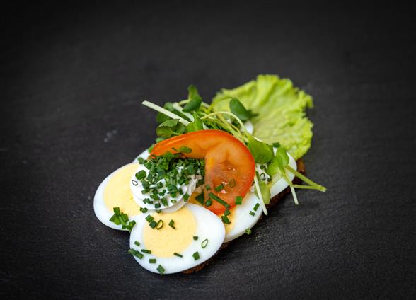 Smørrebrød - Æg og tomat