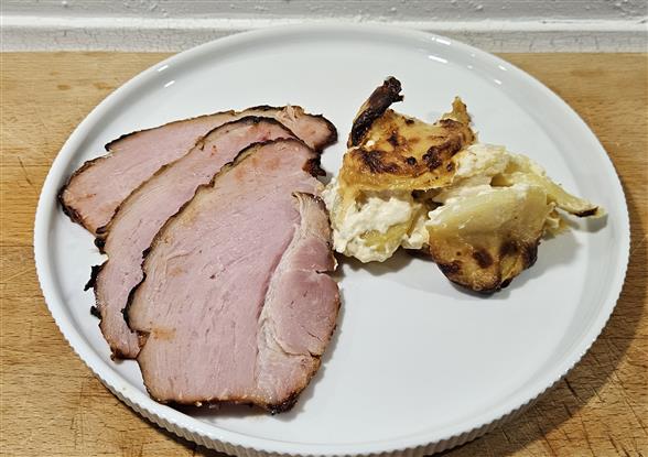 Nyrøget glaseret skinke med flødekartofler